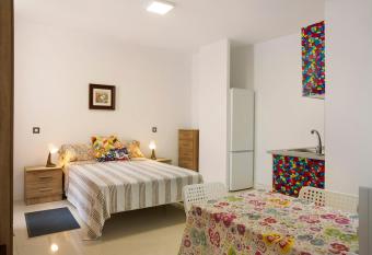 Estudio Massimo 7b has Balcony rooms