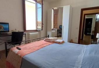 LUCCA HOLIDAY RENTAL- BY THE WALLS n 395 has Balcony rooms