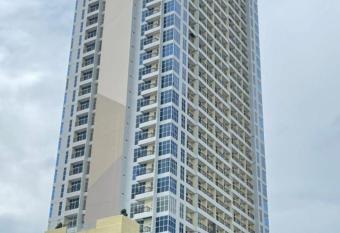 Family room at Apartemen Formosa Residence Nagoya Batam by Wiwi has Balcony rooms