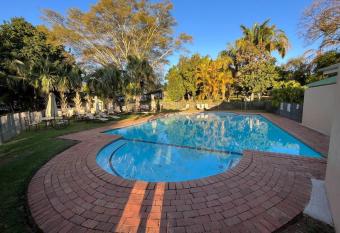 Lovely 1 Bedroom Unit With Amazing Pool has Balcony rooms
