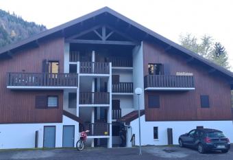 Appartement de station r  nov  e avec parking allows 18 year olds to book a room