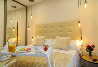 PREMIUM APARTMENT LA LATINA 2. allows 18 year olds to book a room