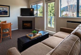 Alpenglow Lodge Fika One Bedroom by MVA has Balcony rooms