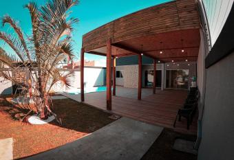 No meio do caminho entre Cataratas e Itaipu has Balcony rooms