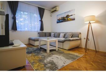 Apartment Flex 7 allows 18 year olds to book a room