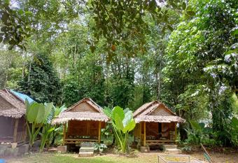 Khai Jungle Experience Camp & Tour allows 18 year olds to book a room