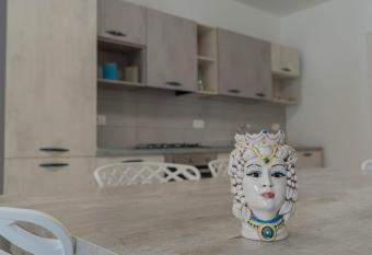 Raganzino Apartment Pozzallo - new building allows 18 year olds to book a room