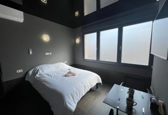 Logements des choraux allows 18 year olds to book a room