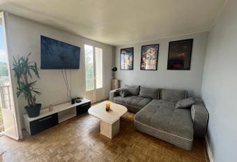 Appartement familial - DABNB allows 18 year olds to book a room