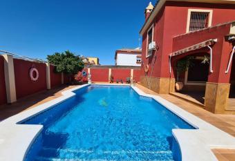 Agradable villa con piscina en S  nlucar has Balcony rooms