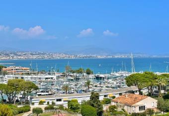 #901 MARINA RIVIERA BAY - Studio vue Mer et Port Panoramique allows 18 year olds to book a room