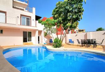 PISCINA y BARBACOA en fant  stico chalet independiente- Recien reformado has Balcony rooms