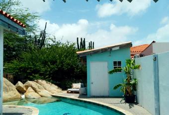 Angelika Palace allows 18 year olds to book a room