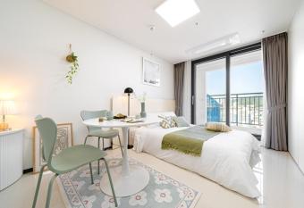 Urbanstay Busan Cityhall has Balcony rooms