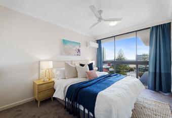 Beachcomber Resort - Deluxe Rooms allows 18 year olds to book a room