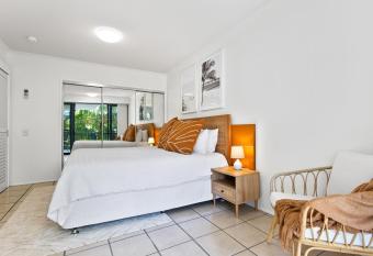 Seaforth Resort Holiday Apartments has Balcony rooms