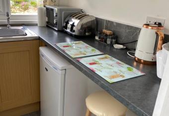 24trenance allows 18 year olds to book a room