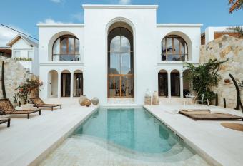 Casa Viamo allows 18 year olds to book a room