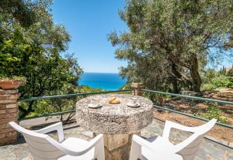 SeaMountain Villa  has Balcony rooms