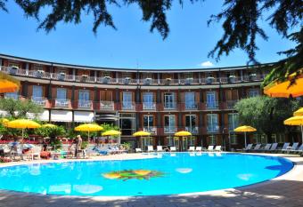 Hotel Continental allows 18 year olds to book a room