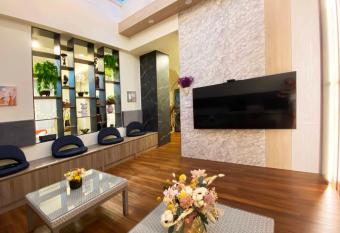 Yaka Hostel has Balcony rooms