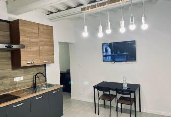 new apartment 2 minute from the port allows 18 year olds to book a room