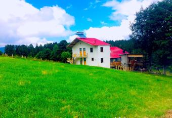 ACISU CAFE KONAKLAMA has Balcony rooms