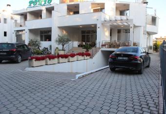 Hotel Porto A has Smoking/Balcony rooms