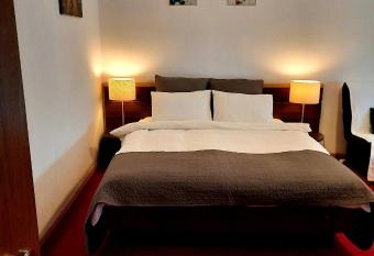 Eva Studio has rooms with a private hot tub