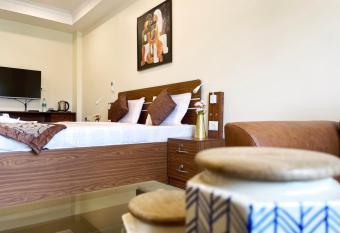 The Aster Heritage Gold has Smoking rooms