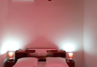 ARCHE DE L ISLE allows 18 year olds to book a room