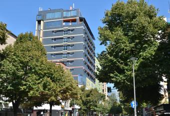 La Boh  me Hotel allows 18 year olds to book a room