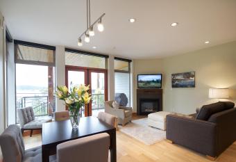 Mariner's Loft has Balcony rooms