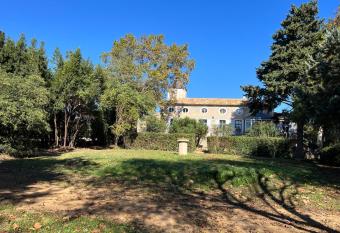 Domaine Saint Martin le grand allows 18 year olds to book a room