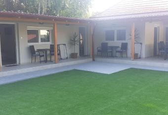 Borti Apartman has Balcony rooms