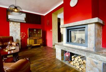 Golden Tree Loft in the Heart of Prague has rooms with a private hot tub