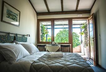 L uliveto allows 18 year olds to book a room