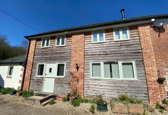 Guernsey Cottage allows 18 year olds to book a room