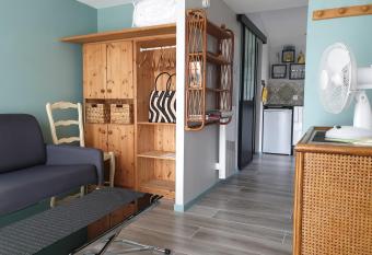 Studio Esprit Vacances allows 18 year olds to book a room