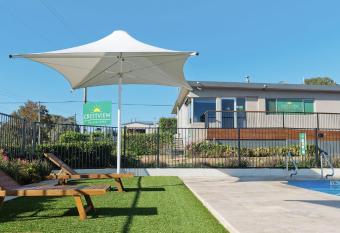 Crestview Tourist Park allows 18 year olds to book a room