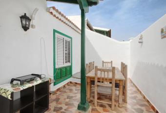 Chalet Duplex Independiente Abades has Balcony rooms