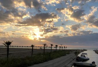 Summer by the Sea has Balcony rooms
