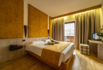 Hotel Comtes De Challant Albergo Etico Valle d Aosta has Balcony rooms