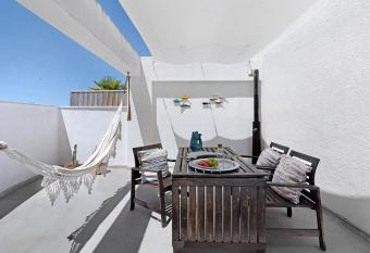 Duplex com terra  o na Charneca has Balcony rooms