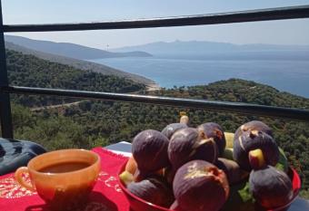 Shenmiter Lukove has Balcony rooms