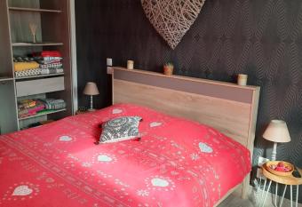 Mon petit paradis allows 18 year olds to book a room