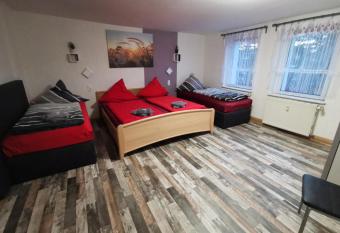 Vor den Toren Dresdens allows 18 year olds to book a room