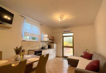 Apartment Lavanda NEW              has Balcony rooms