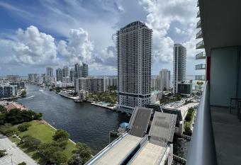 23rd floor Luxury & Spacious BeachWalk Resort Apartment with Amazing View has Balcony rooms