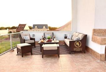 Napoleon's Residence has Balcony rooms